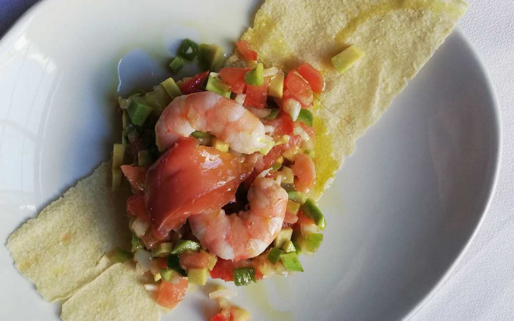 Plato gambas ensalada